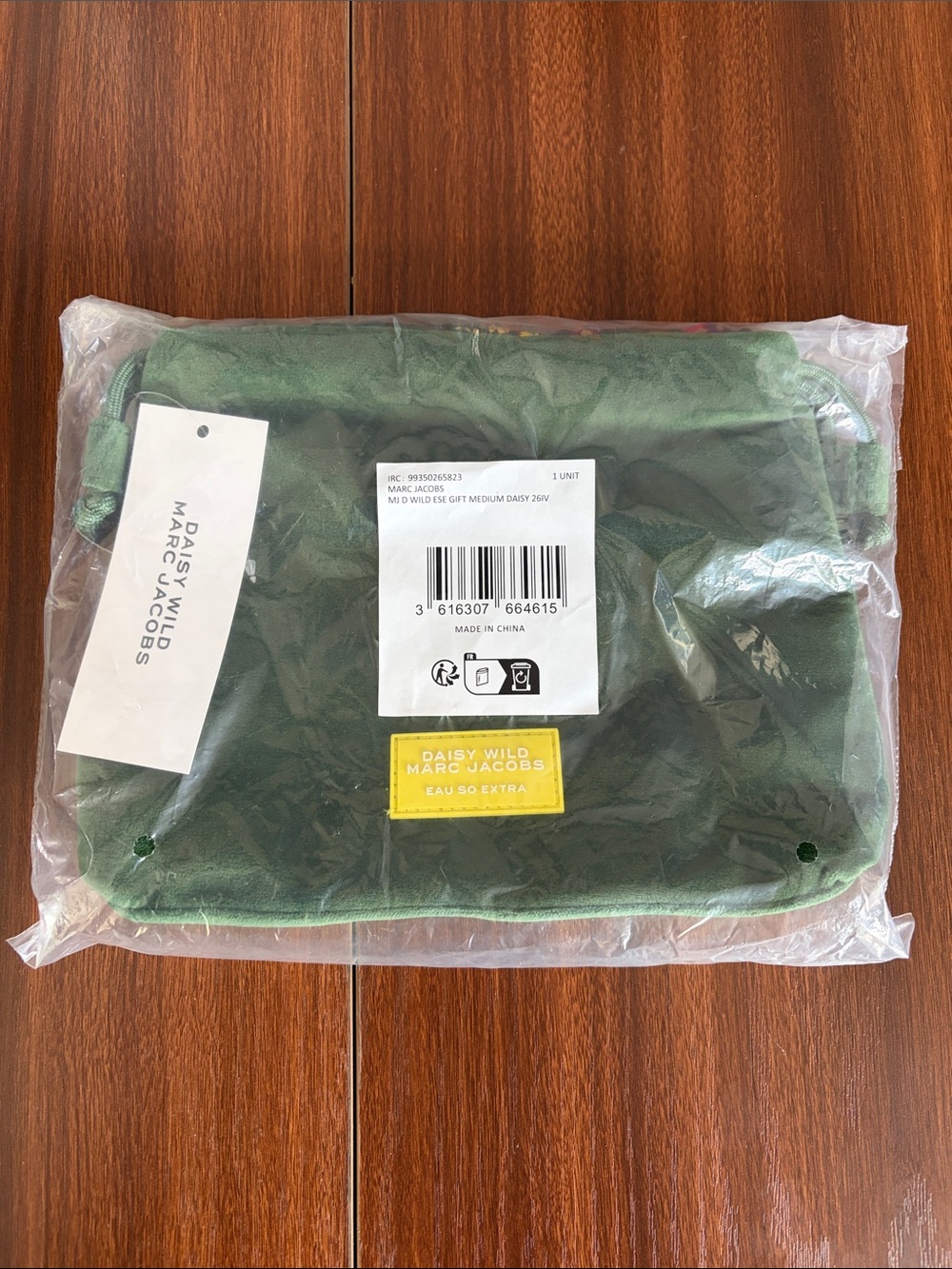 NWT Marc Jacobs Green Daisy Wild Pouch with Yellow Logo Cosmetic Pouch
